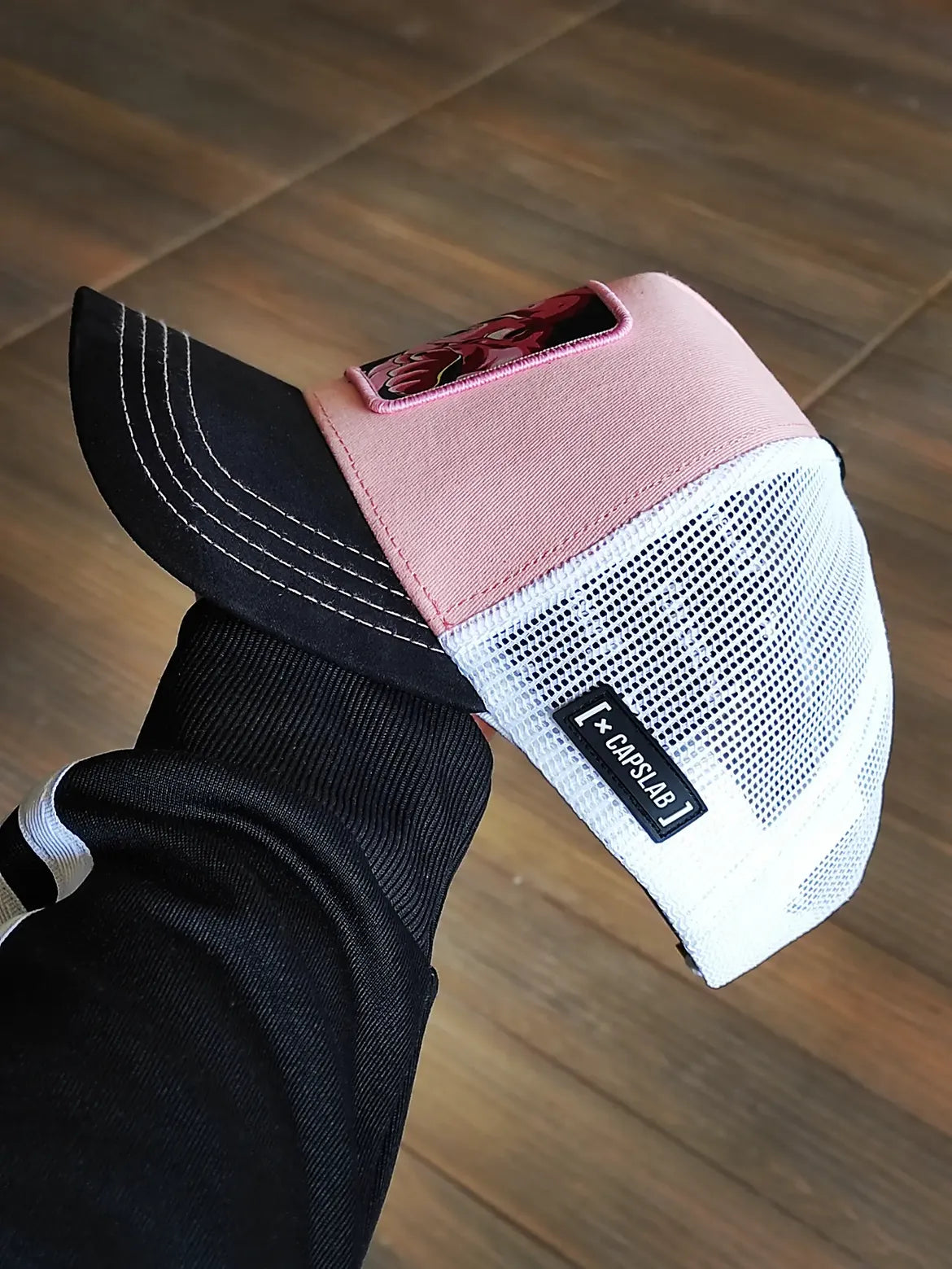 Gorra trucker rosa, blanca y negra Kid Buu DBZ8 BUU Dragon Ball de Capslab