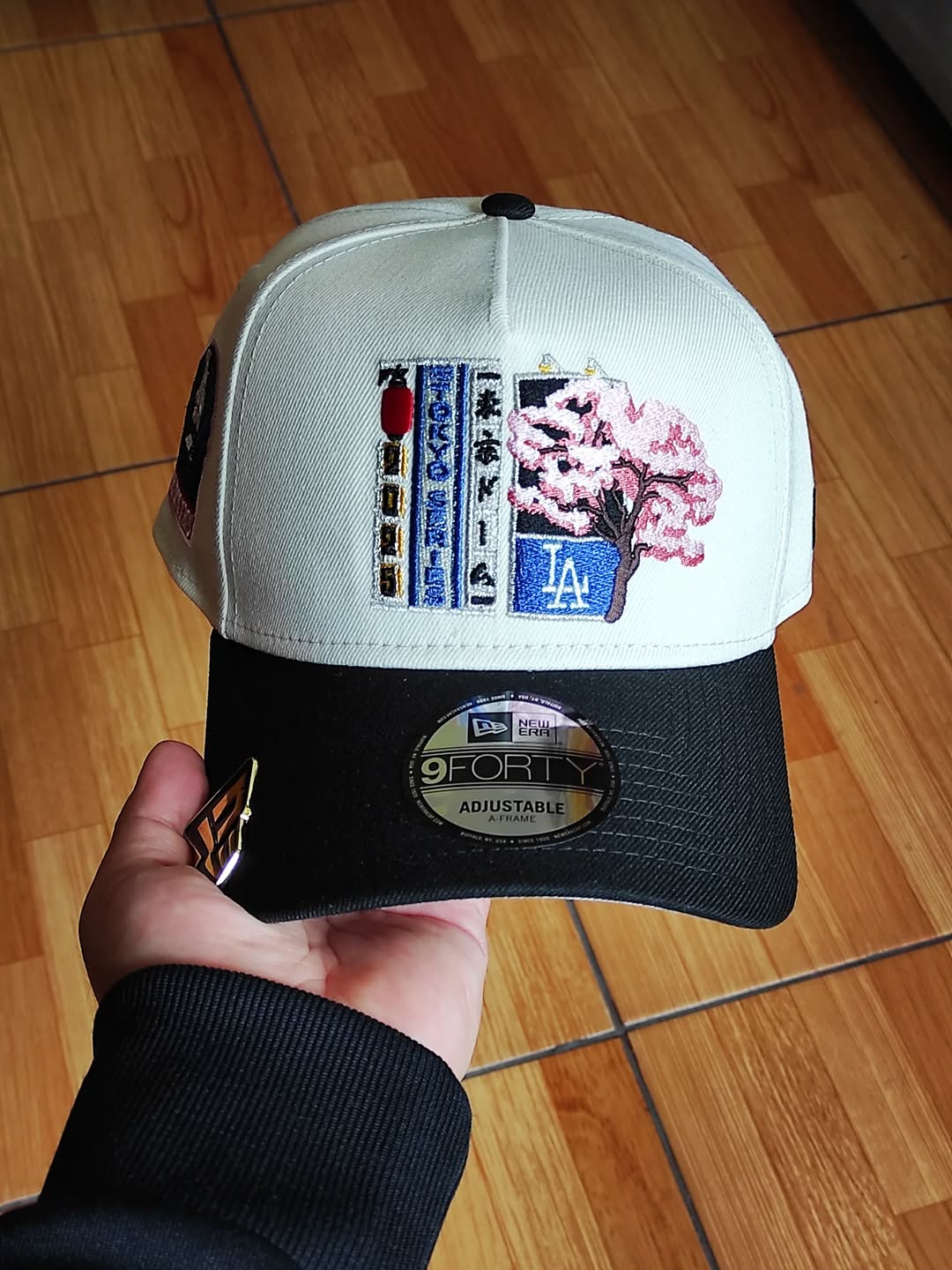 New Era Los Angeles Dodgers Tokyo Series 2025 Chrome Two Tone Edition 9Forty A Frame Snapback Hat