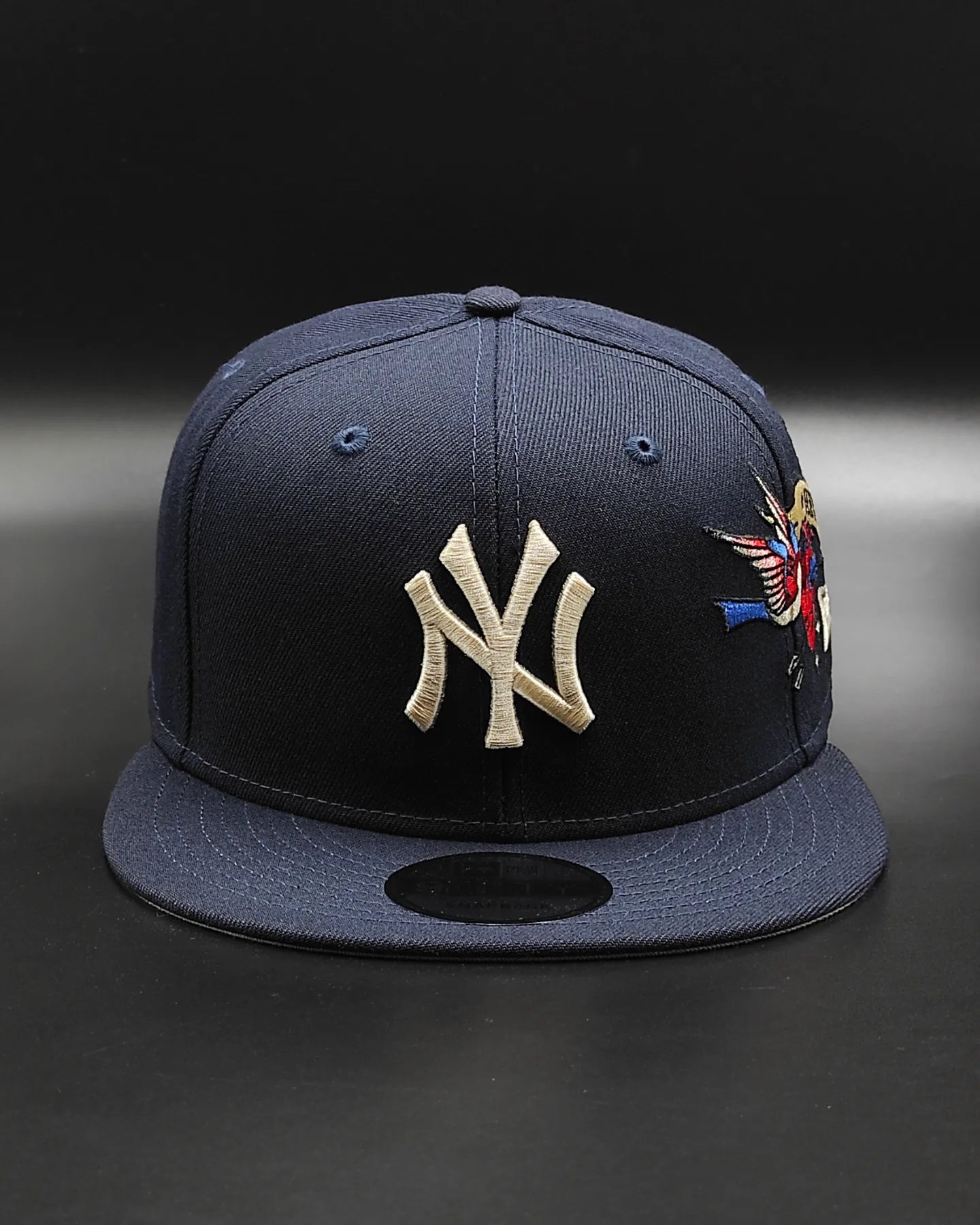 New York Yankees Gray Bottom City Art Side Patch New Era 9Fifty Snapback - Navy Blue