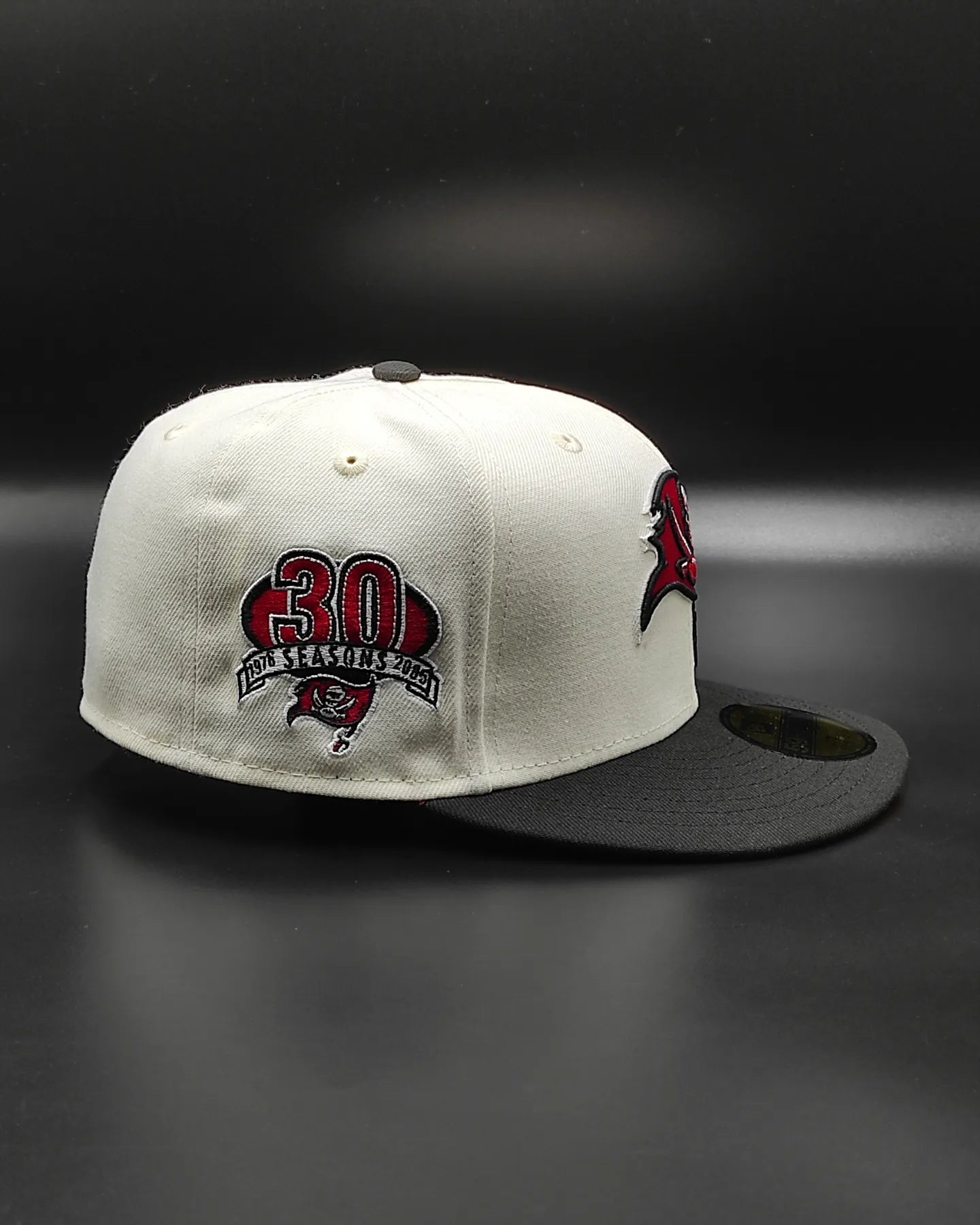 New Era Tampa Bay Buccaneers 30th Anniversary Cream Dome Edition 59Fifty Fitted Hat