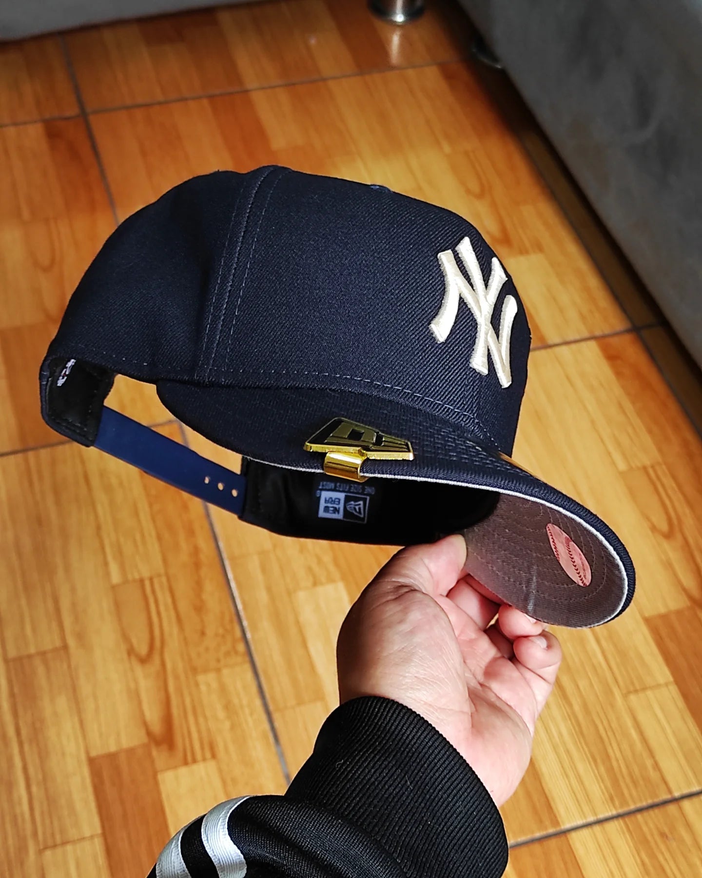New York Yankees Gray Bottom City Art Side Patch New Era 9Fifty Snapback - Navy Blue