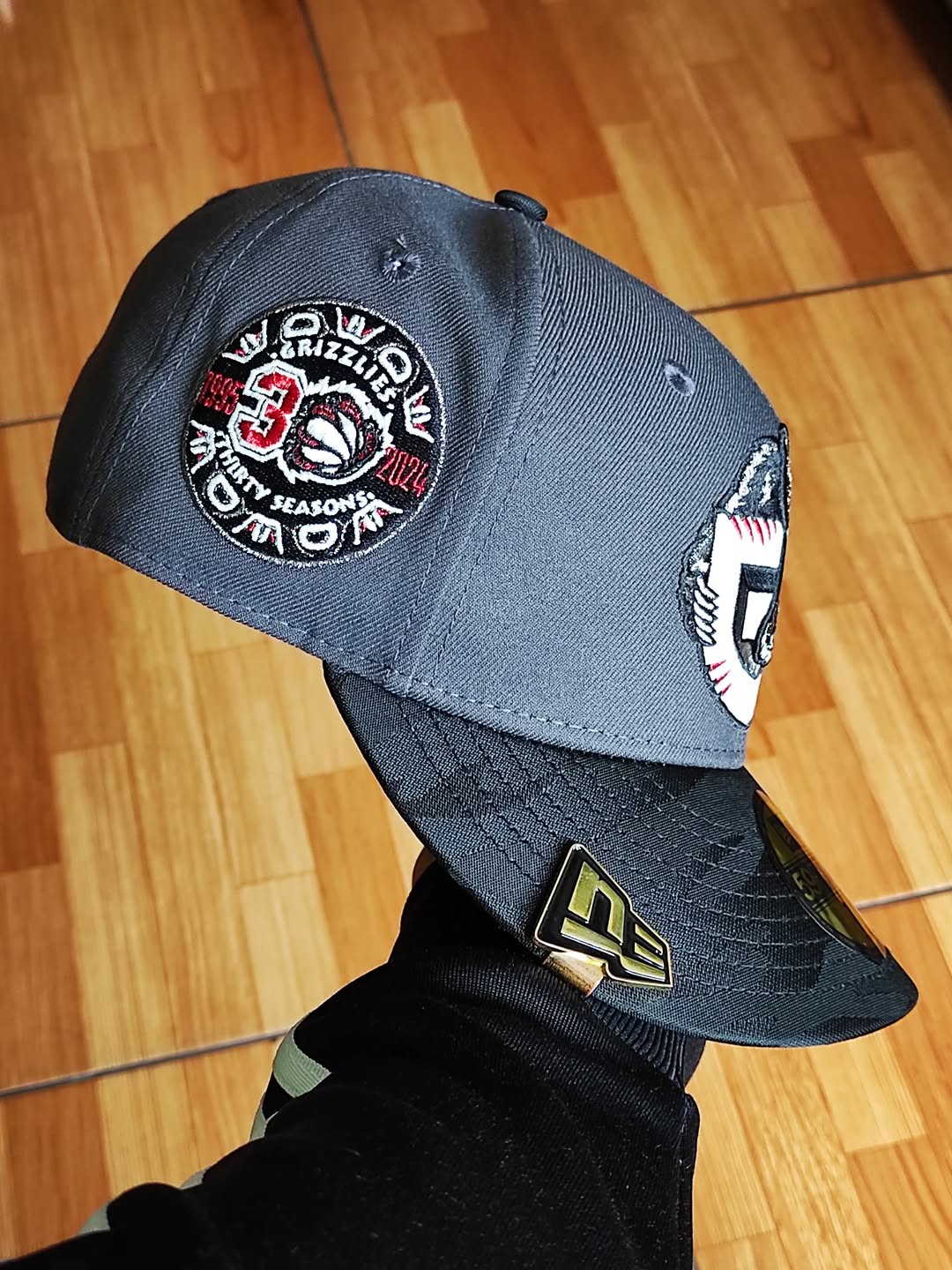 New Era Vancouver Grizzlies 30 Seasons Dark Gray Glow In The Dark Edition 59Fifty Fitted Hat