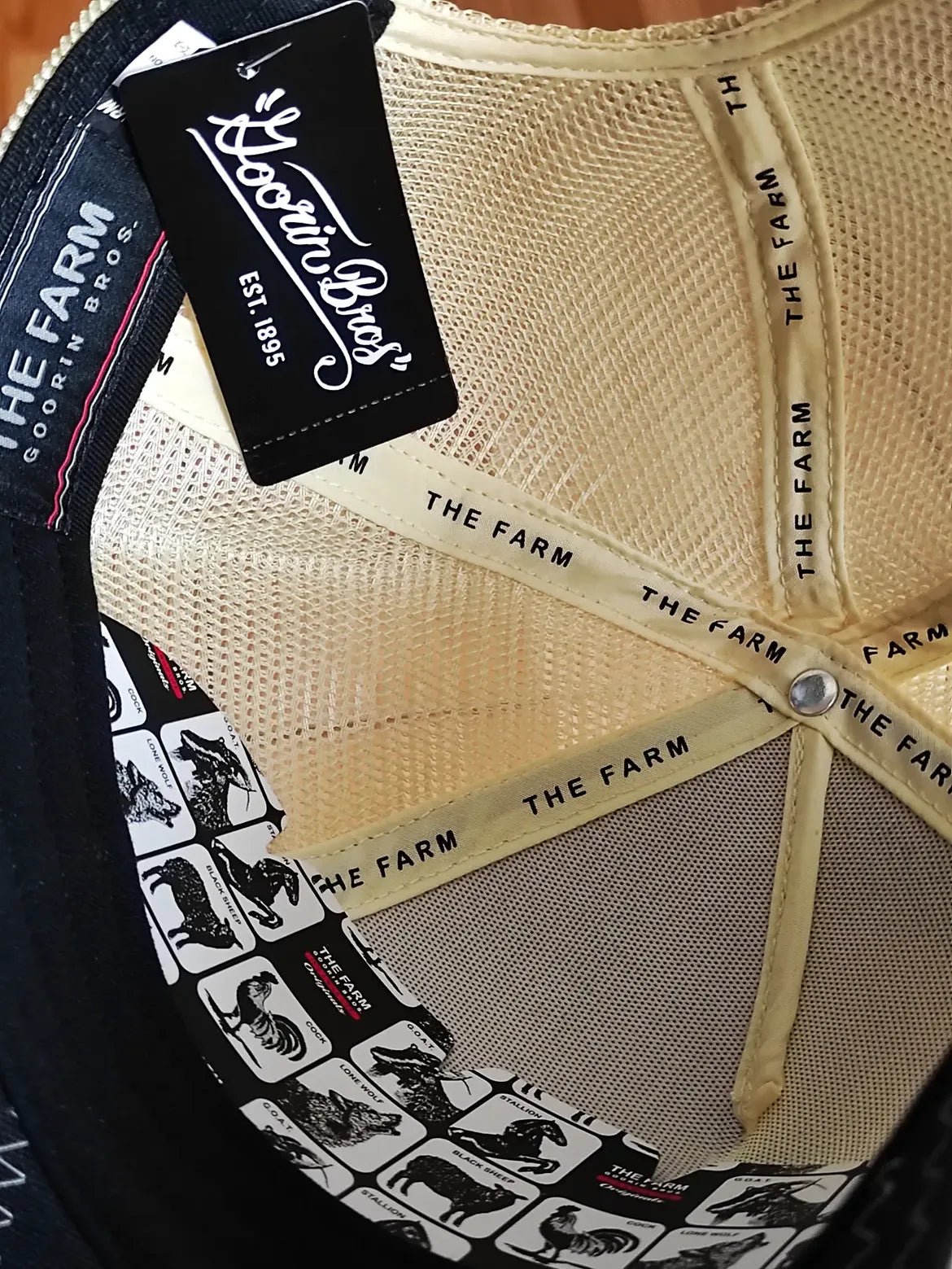 Gorra trucker beige serpiente Menace Deadly Companion Core Canvas The Farm de Goorin Bros