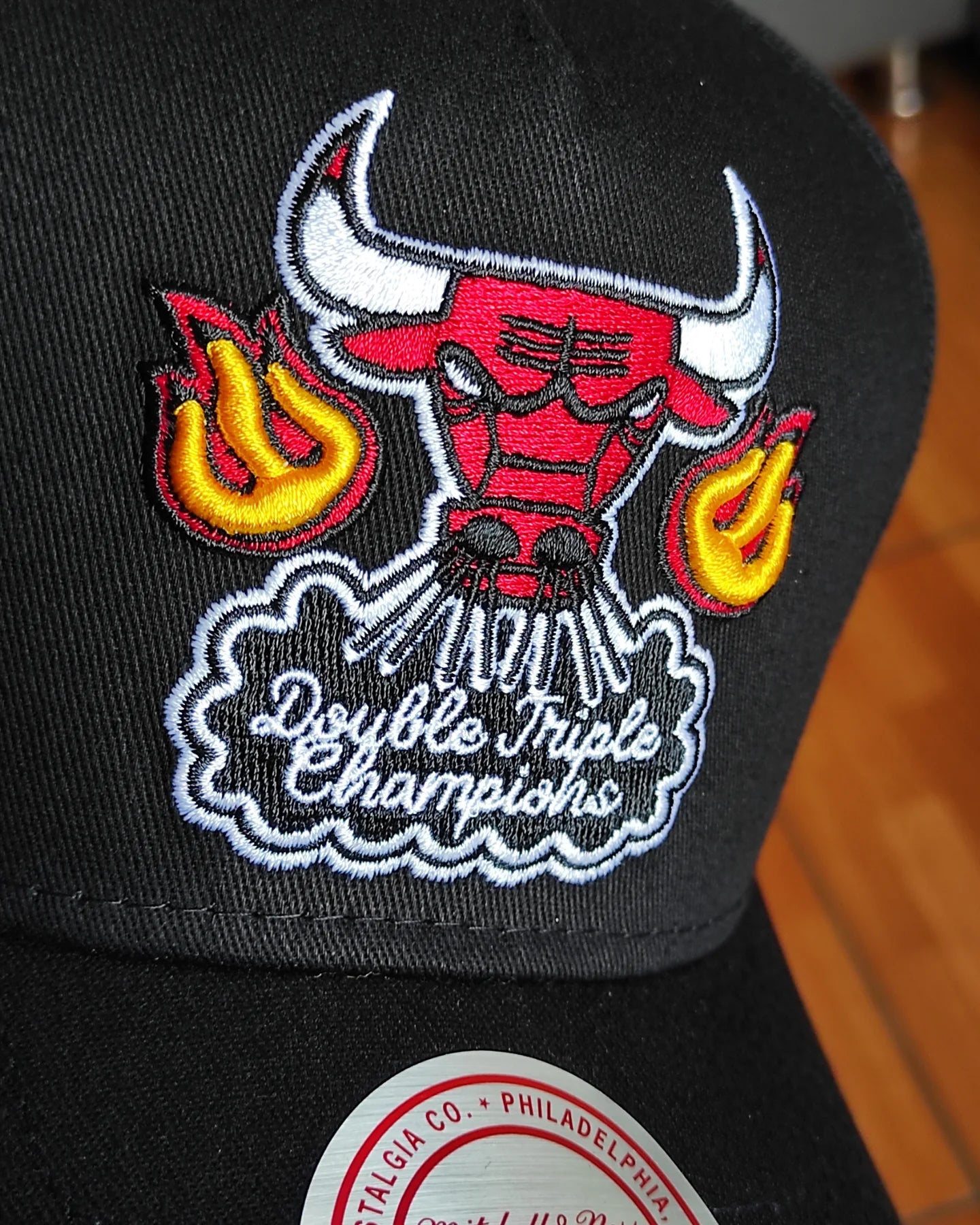 Mitchell and ness Chicago bulls 6x champions fire pro pinch fit snapback