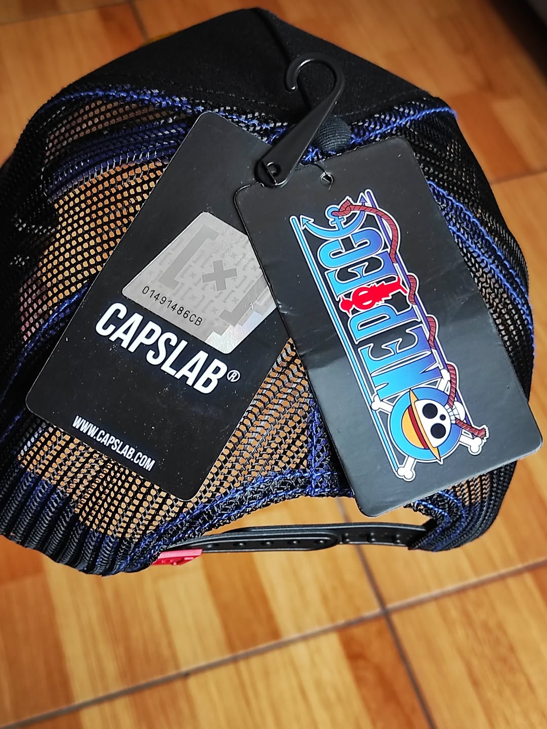 Gorra capslab luffy one peace trucker negra azul