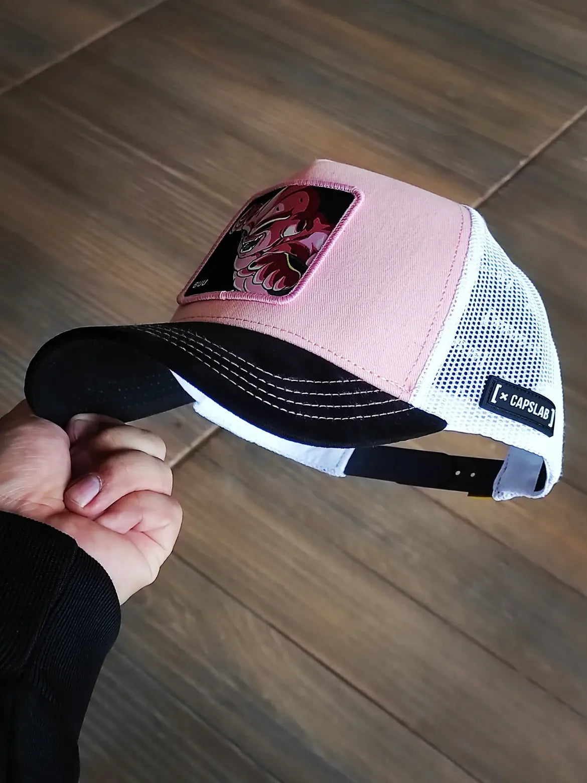 Gorra trucker rosa, blanca y negra Kid Buu DBZ8 BUU Dragon Ball de Capslab