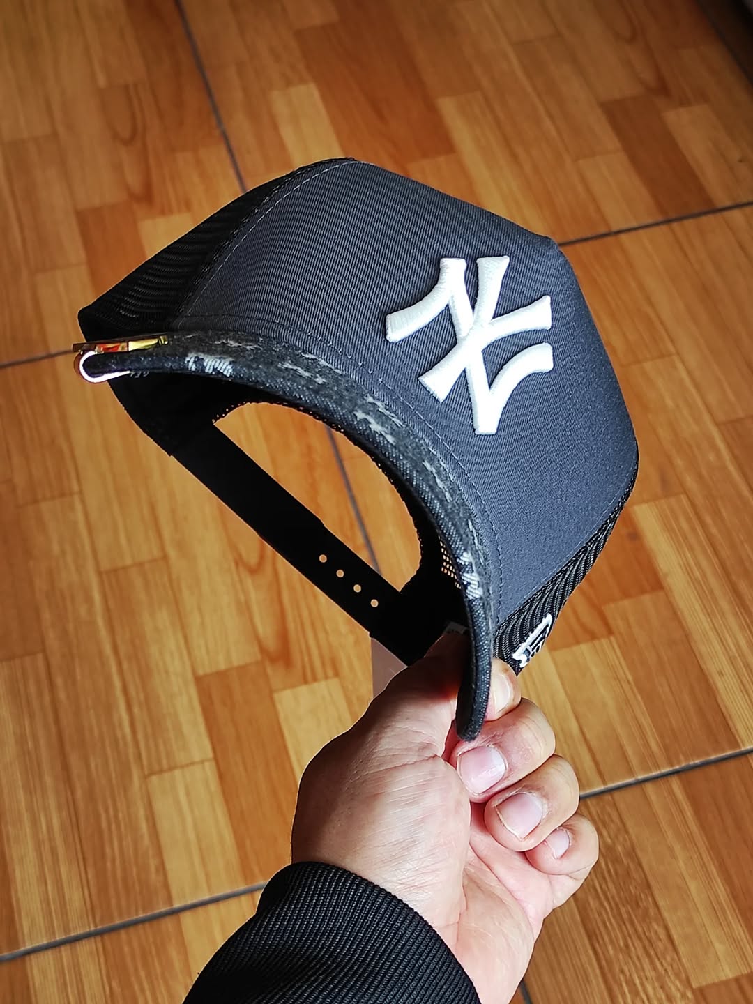 New Era New York Yankees multilogo trucker a frame