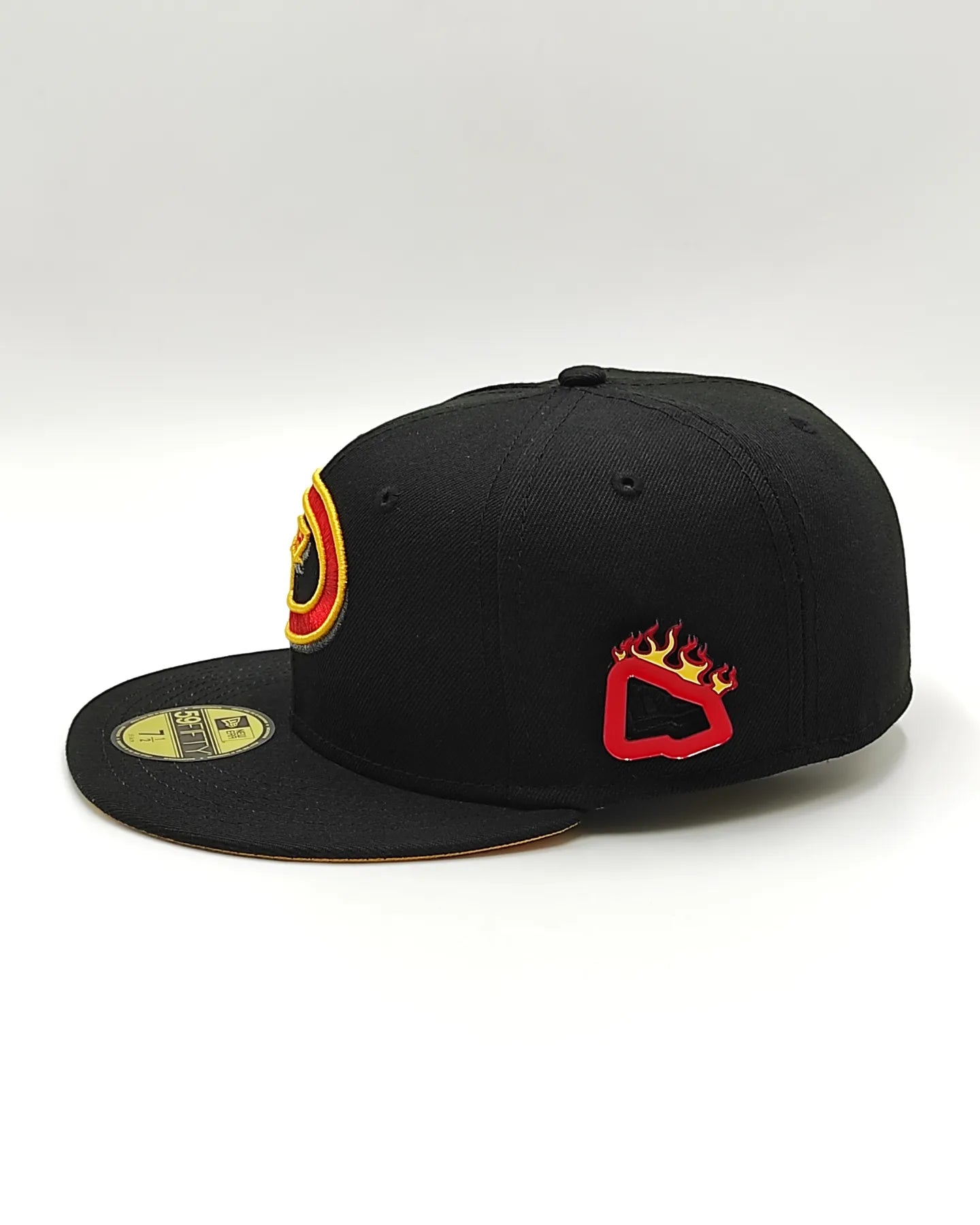 New Era Flag pin Fire