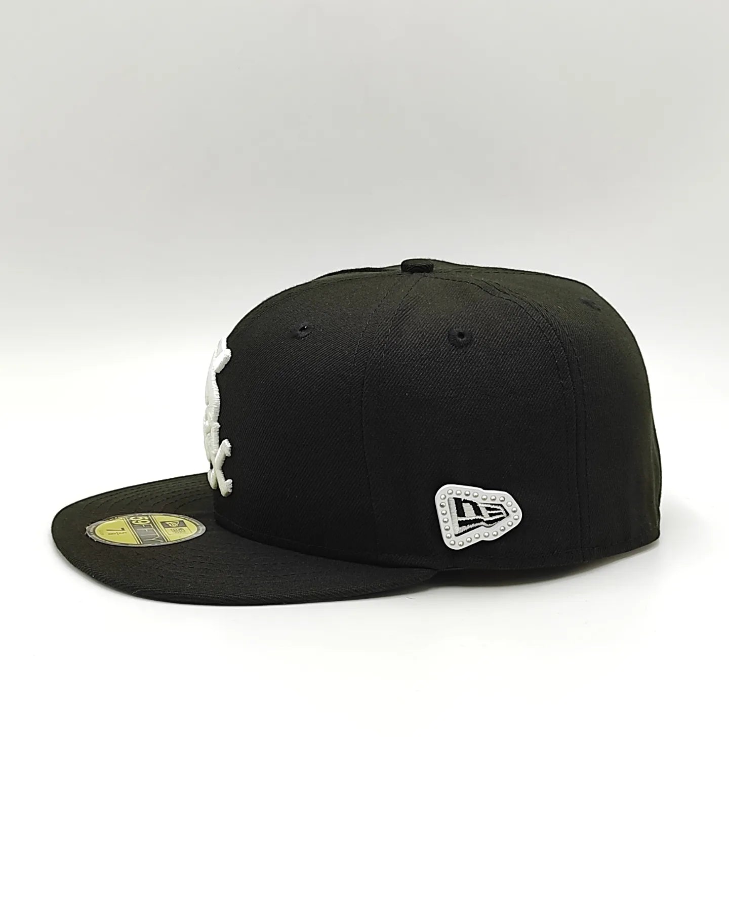 New Era Flag pin circón