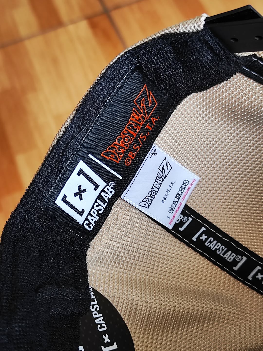 Gorra Capslab dragón ball Gohan super saya trucker cap