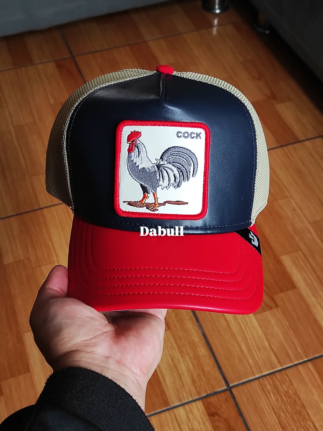 Gorra trucker azul marino y roja gallo Shleather Cock The Farm de Goorin Bros
