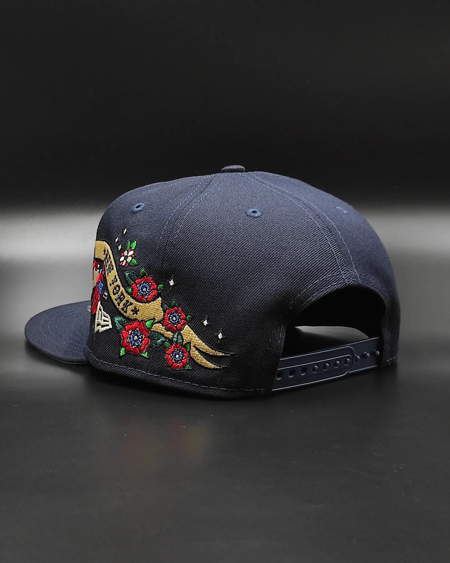 New York Yankees Gray Bottom City Art Side Patch New Era 9Fifty Snapback - Navy Blue