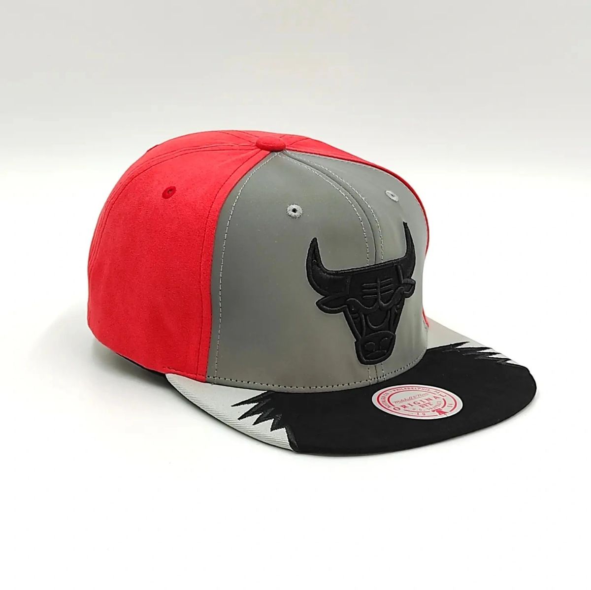 Chicago Bulls Exclusive Mitchell & Ness AIR JORDAN DAY 5 Snapback Hat – REFLECTIVA Gray/Black/Peach
