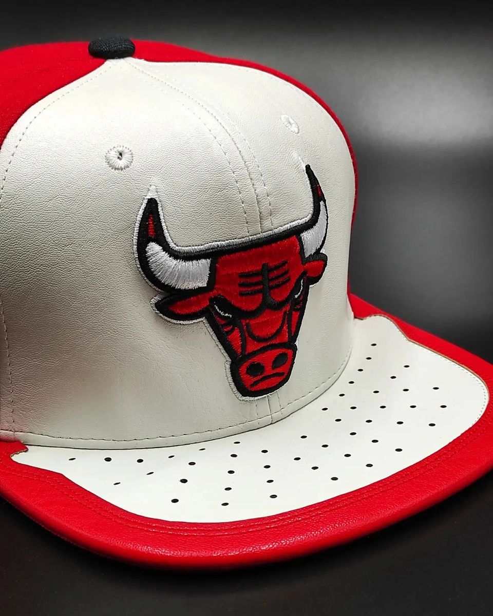 Gorra Chicago Bulls Air Jordan DAY ONE Snapback Mitchell & Ness NBA - Blanco/Rojo