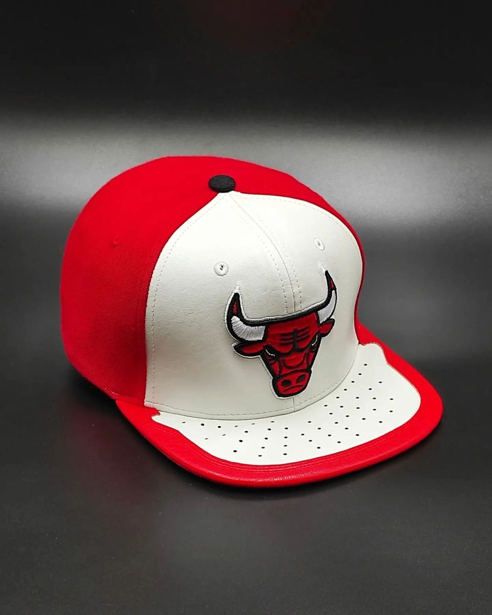 Gorra Chicago Bulls Air Jordan DAY ONE Snapback Mitchell & Ness NBA - Blanco/Rojo