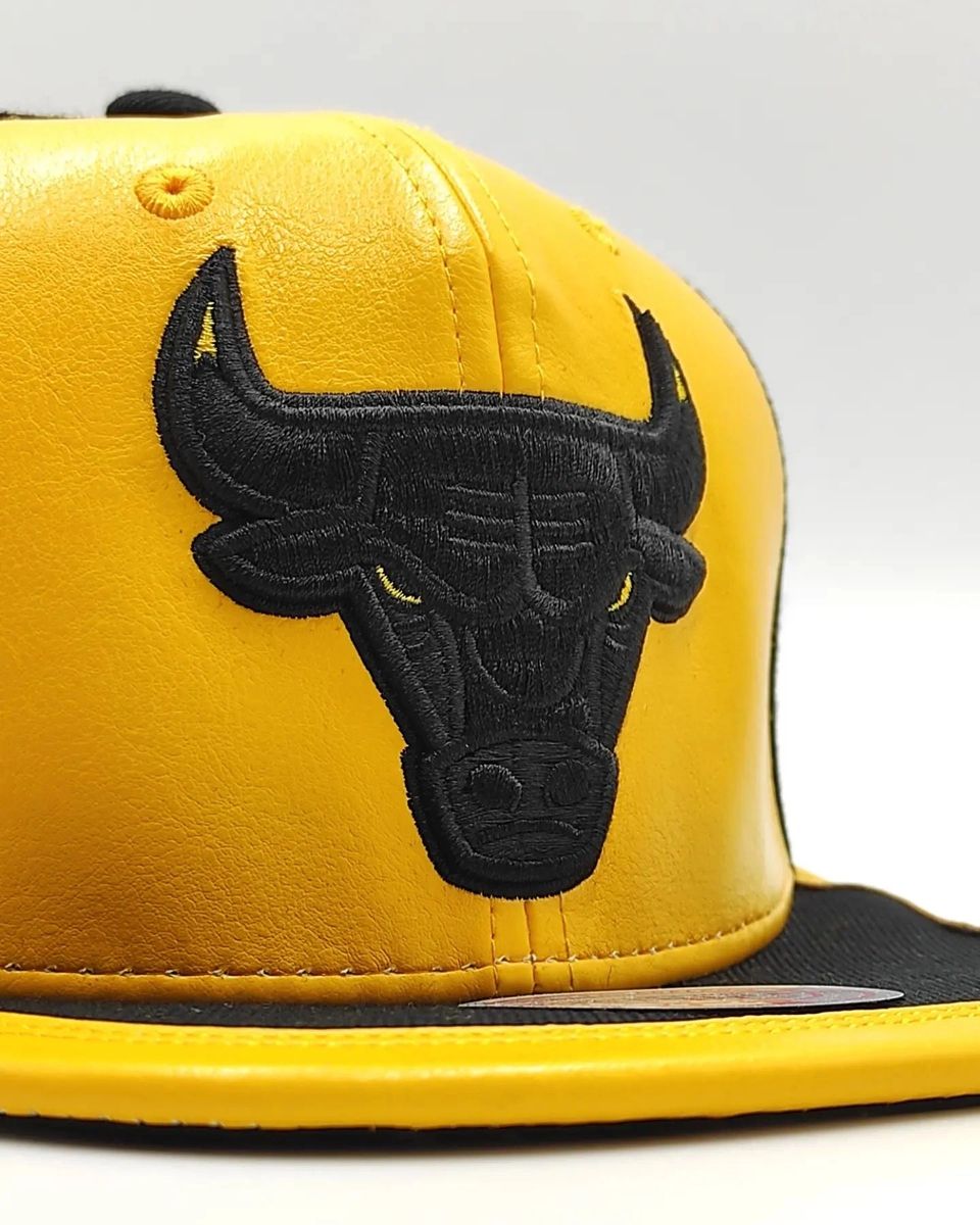 Gorra Chicago Bulls Air Jordan DAY ONE Snapback Mitchell & Ness NBA - Amarillo/Negro