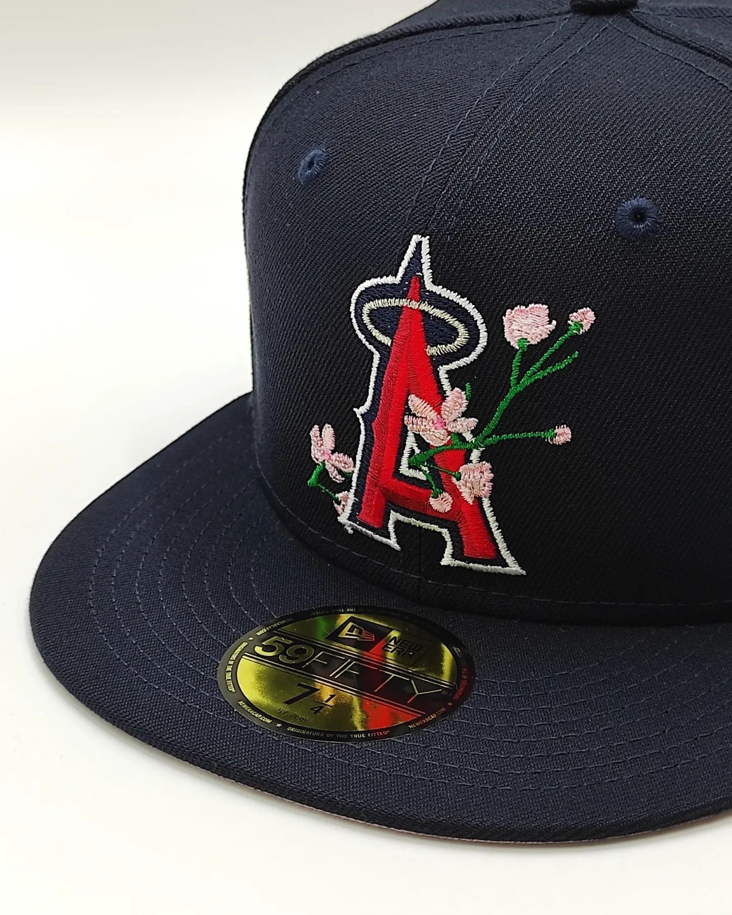 Anaheim Angels New Era Parche lateral Bloom 59Fifty Fitted - Azul marino, rosa, rojo