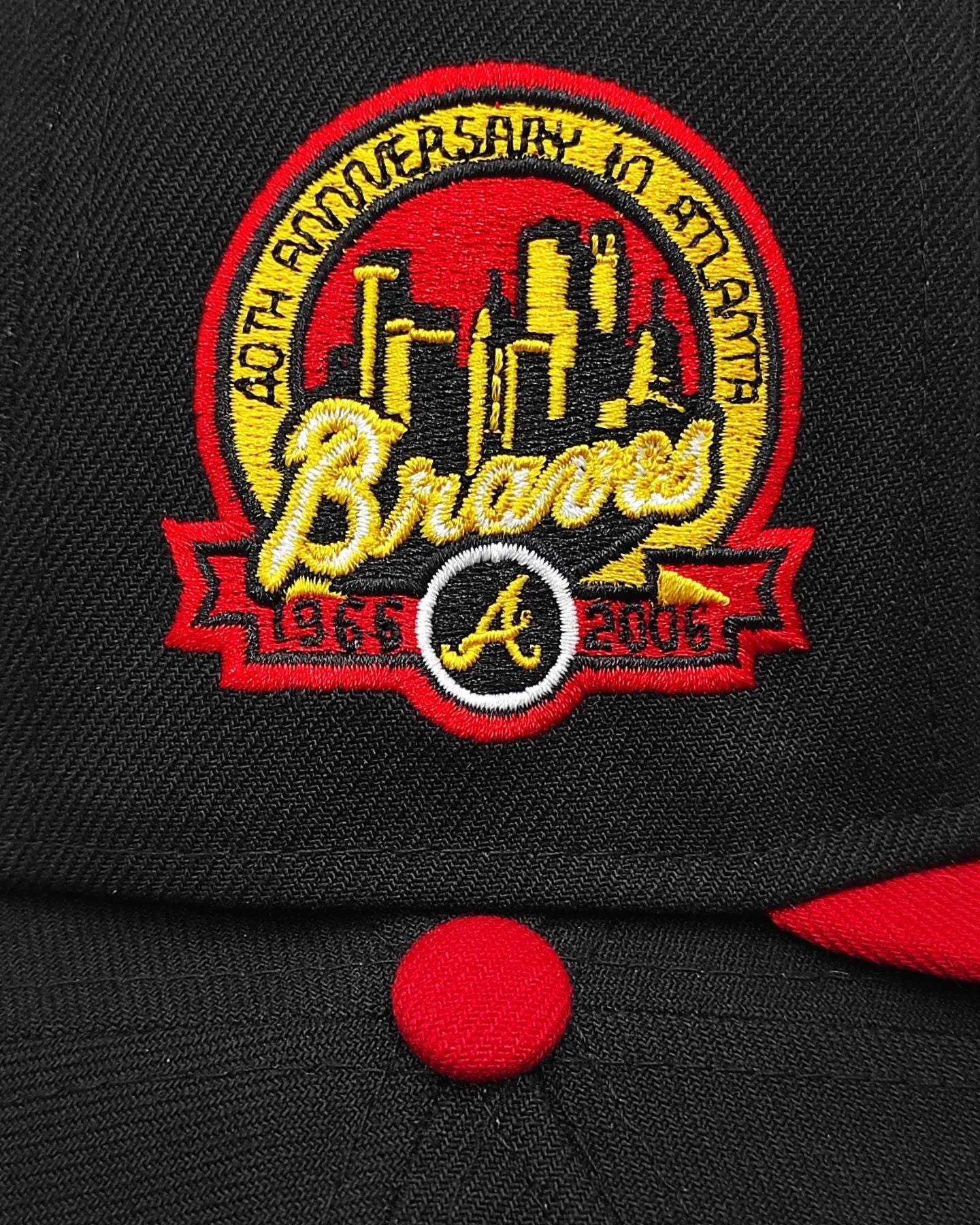 Exclusiva New Era 59Fifty Cool Fashion Atlanta Braves 40th Anniversary Patch Gold UV Alternate Hat - Black, Red, Gold