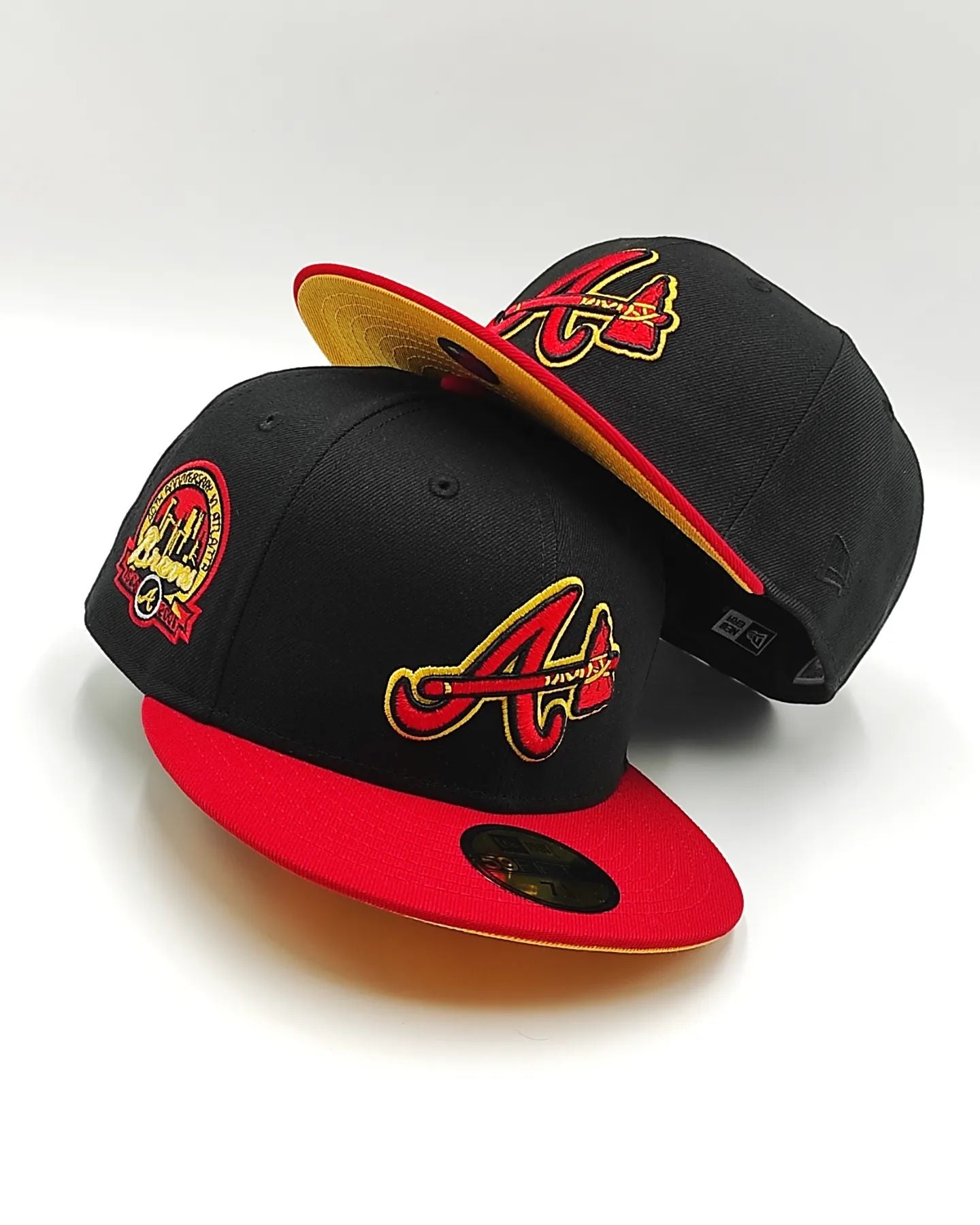 Exclusiva New Era 59Fifty Cool Fashion Atlanta Braves 40th Anniversary Patch Gold UV Alternate Hat - Black, Red, Gold