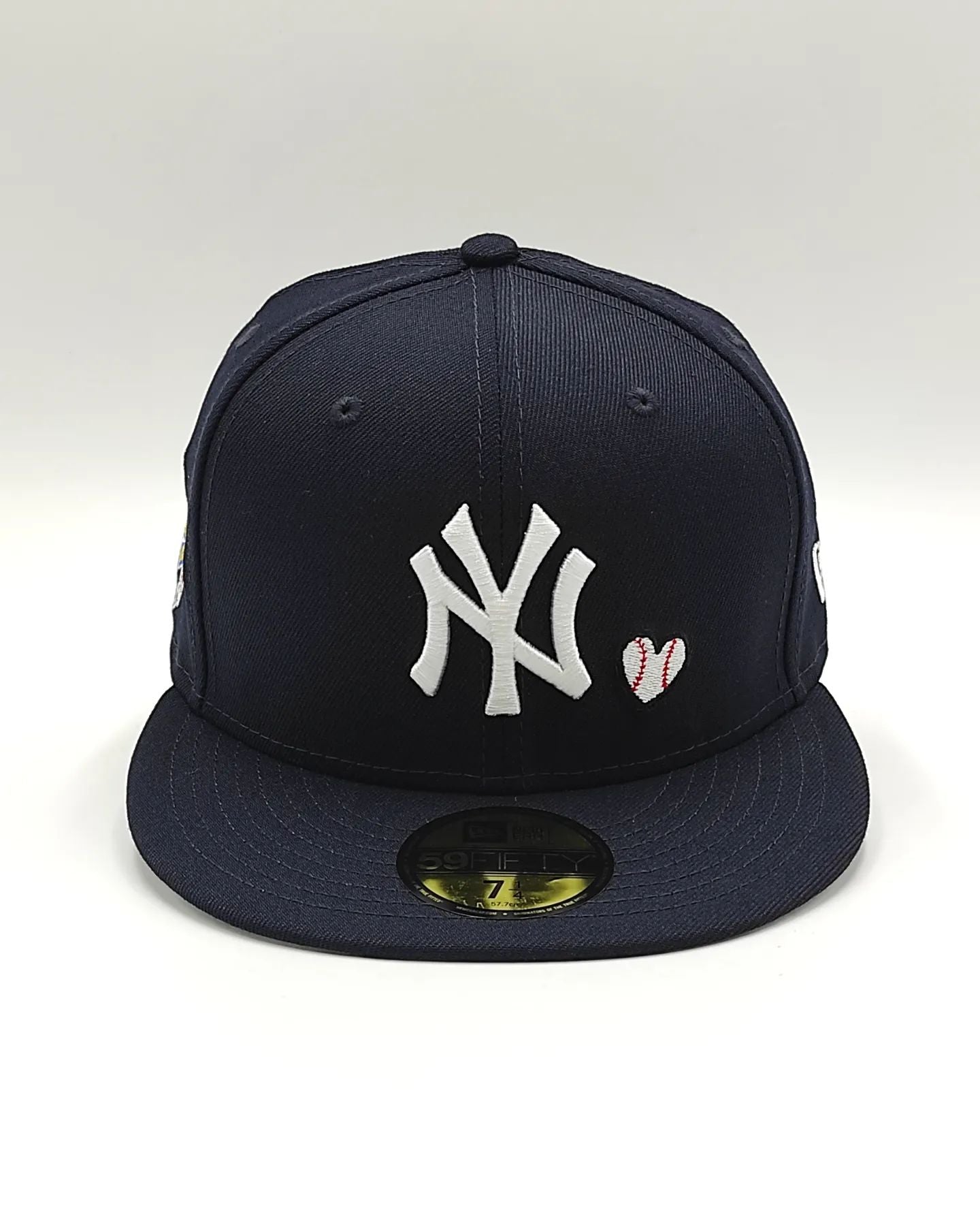 New York Yankees 1996 WORLD SERIES Exclusive TEAM HEARTS New Era Fitted 59Fifty MLB Hat -Navy