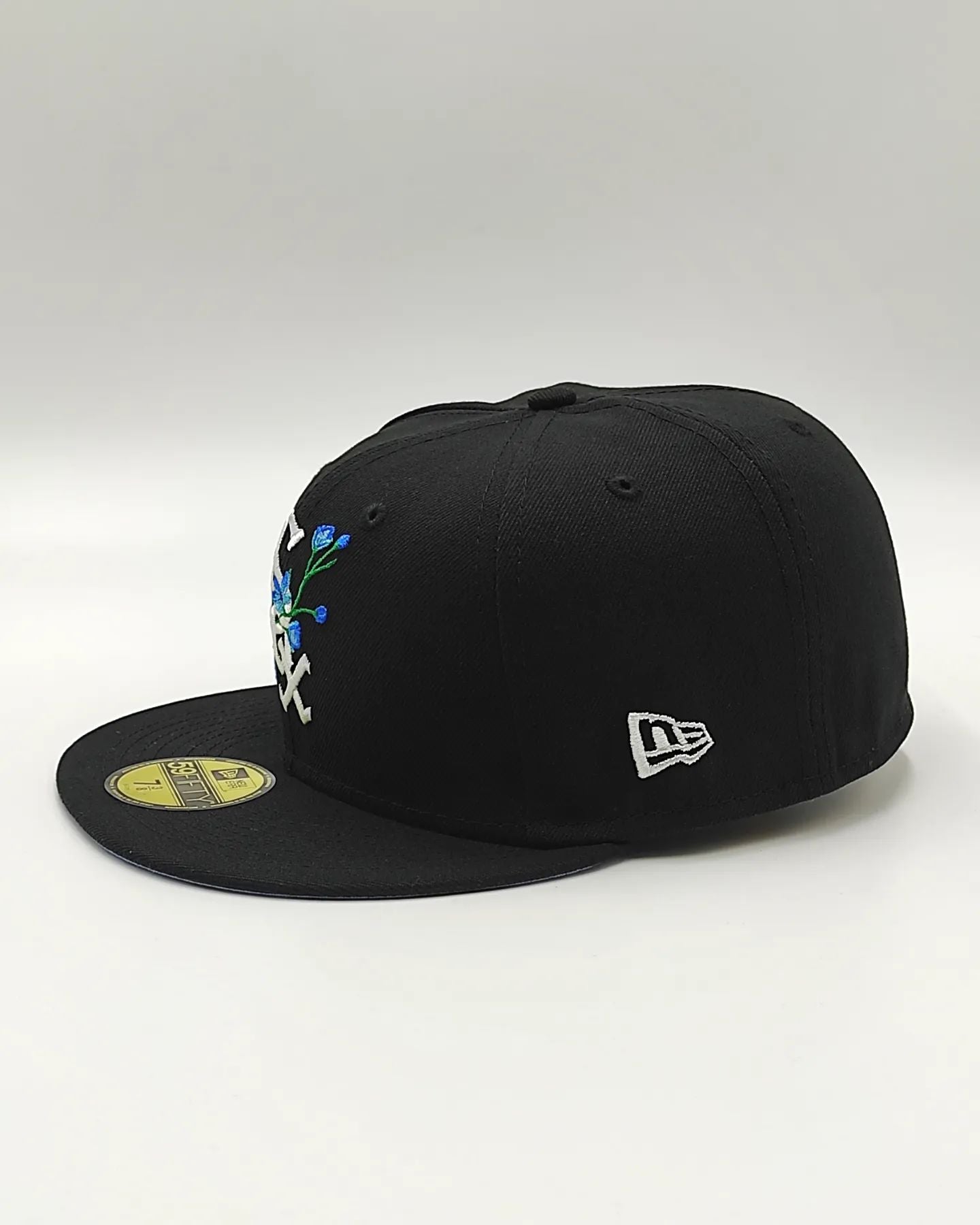 Chicago White Sox 2005 World Series BLOOM Exclusive New Era 59Fifty Fitted Hat - Black/Sky